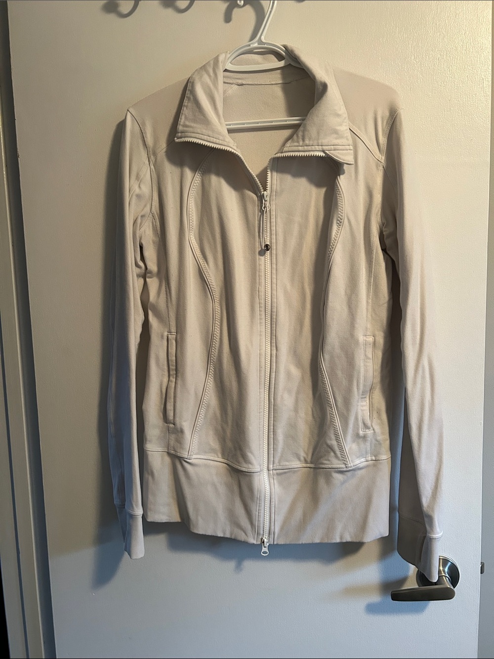 Lululemon 🍋 Women’s Lightweight Zip Jacket in white